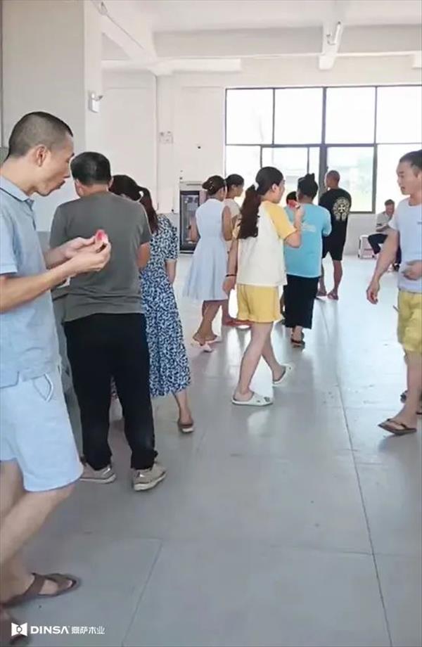 重庆鼎萨木业 酷暑慰问送清凉 情系一线暖人心 重庆鼎萨木业有限公司官网